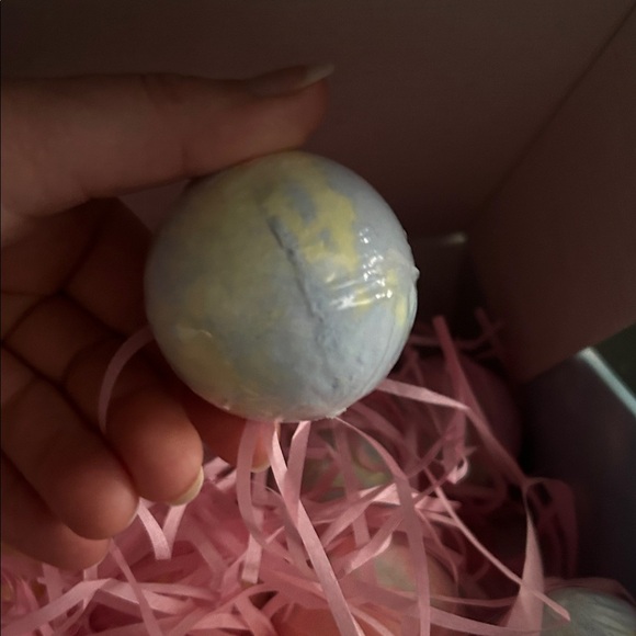 17 Bath Bombs Gift Box - Picture 3 of 5
